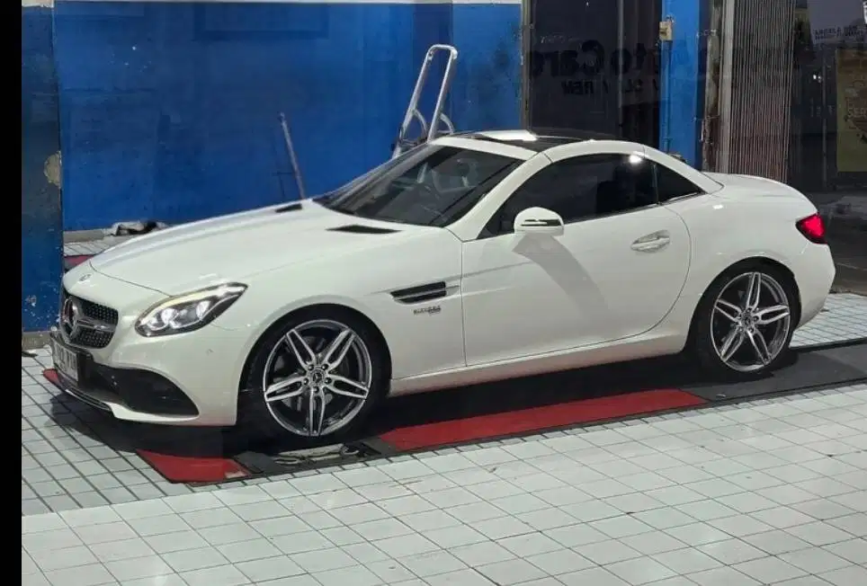 Mercedes Benz SLC 300