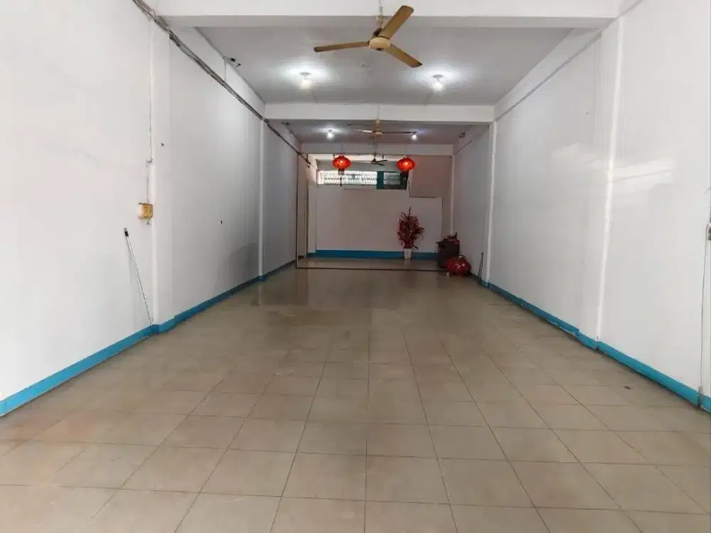 Ruko Cantik, siap huni dan nego lokasi tepi jalan besar Jl. Durian Pekanbaru