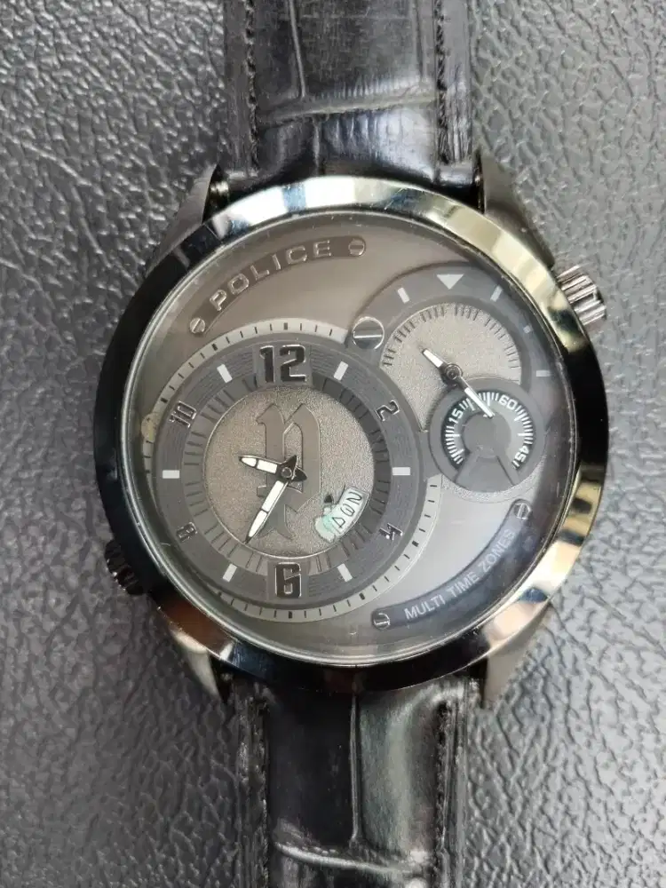 Jam Tangan Police