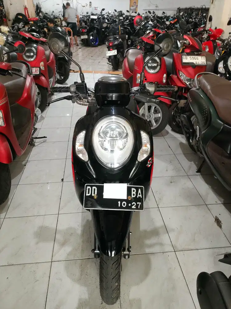 Honda Scoopy 2022 hitam