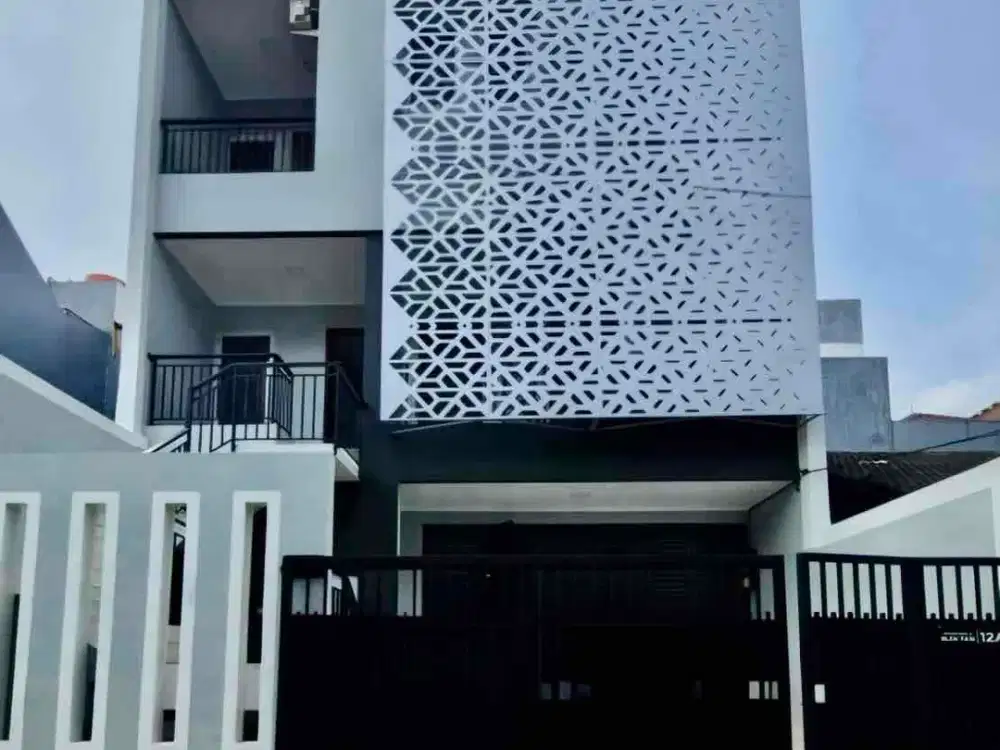 Turun Harga! Rumah Brand New 3 Lantai kompleks Summarecon Kelapa Gading dekat MKG