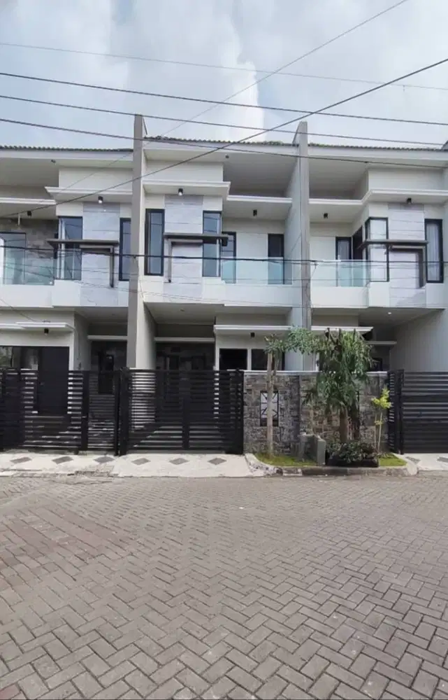 Dijual 1.2 M an sajaa rumah BARU Mulyosari, SISA 1 UNIT