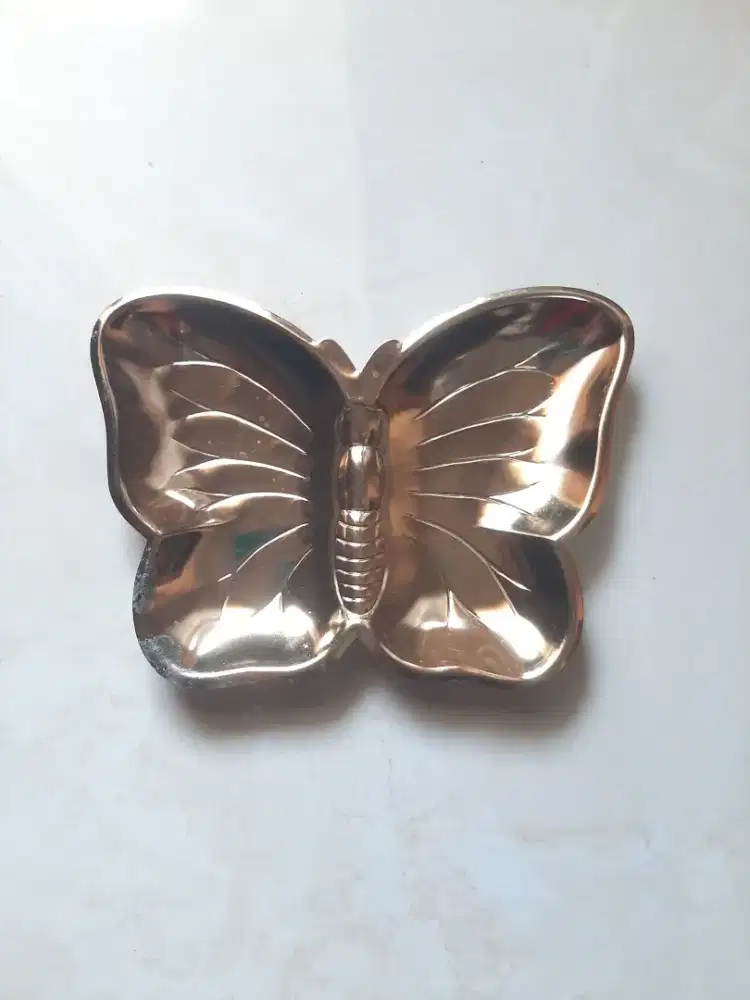 Piring vintage design kupu kupu