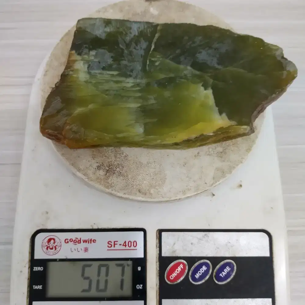 Bahan rough batu idocrase neon aceh kristal