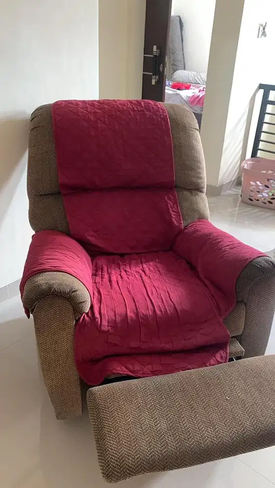 Recliner seat single