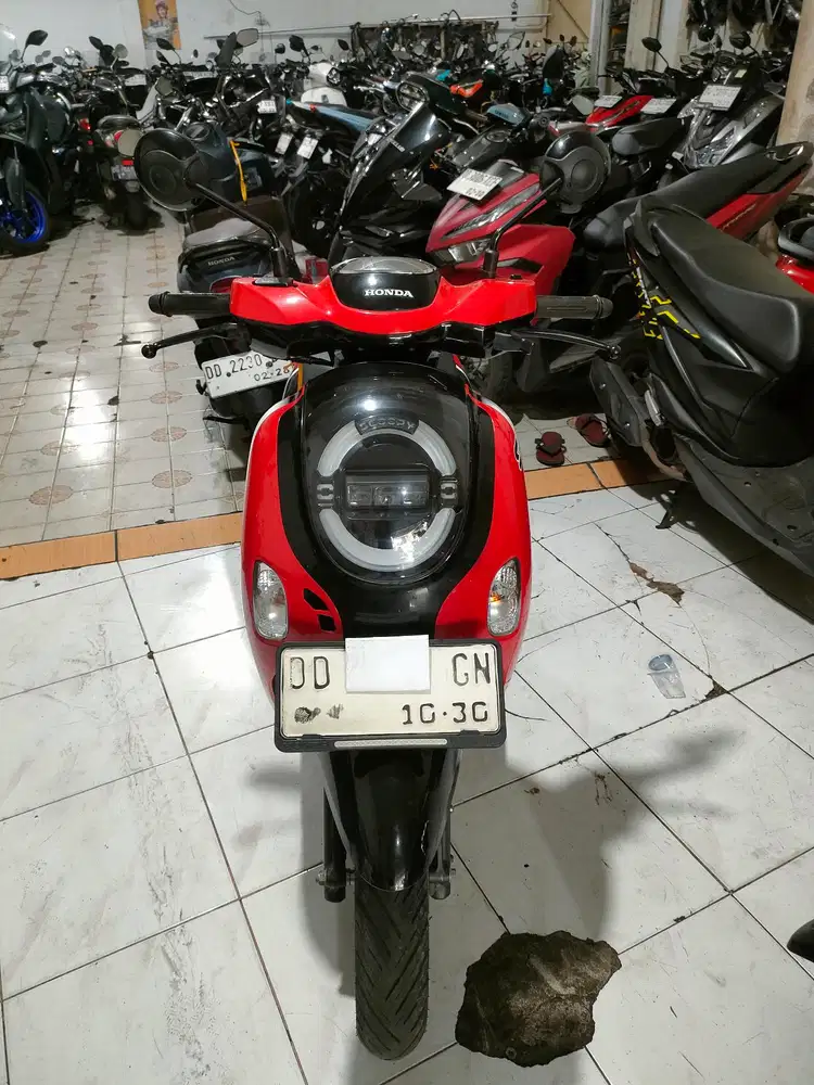 Honda Scoopy 2025 merah hitam
