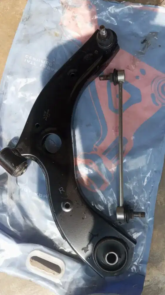 Jual lower arm depan kanan dan link stabil depan kiri