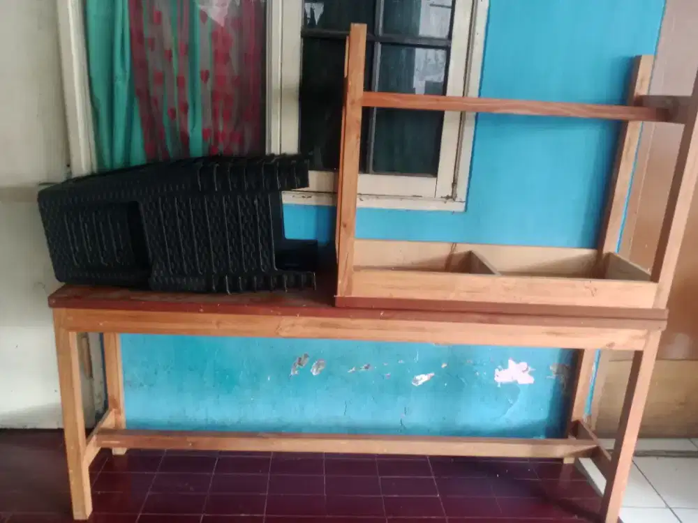 2 Meja + Kursi Plastik Motif Rotan