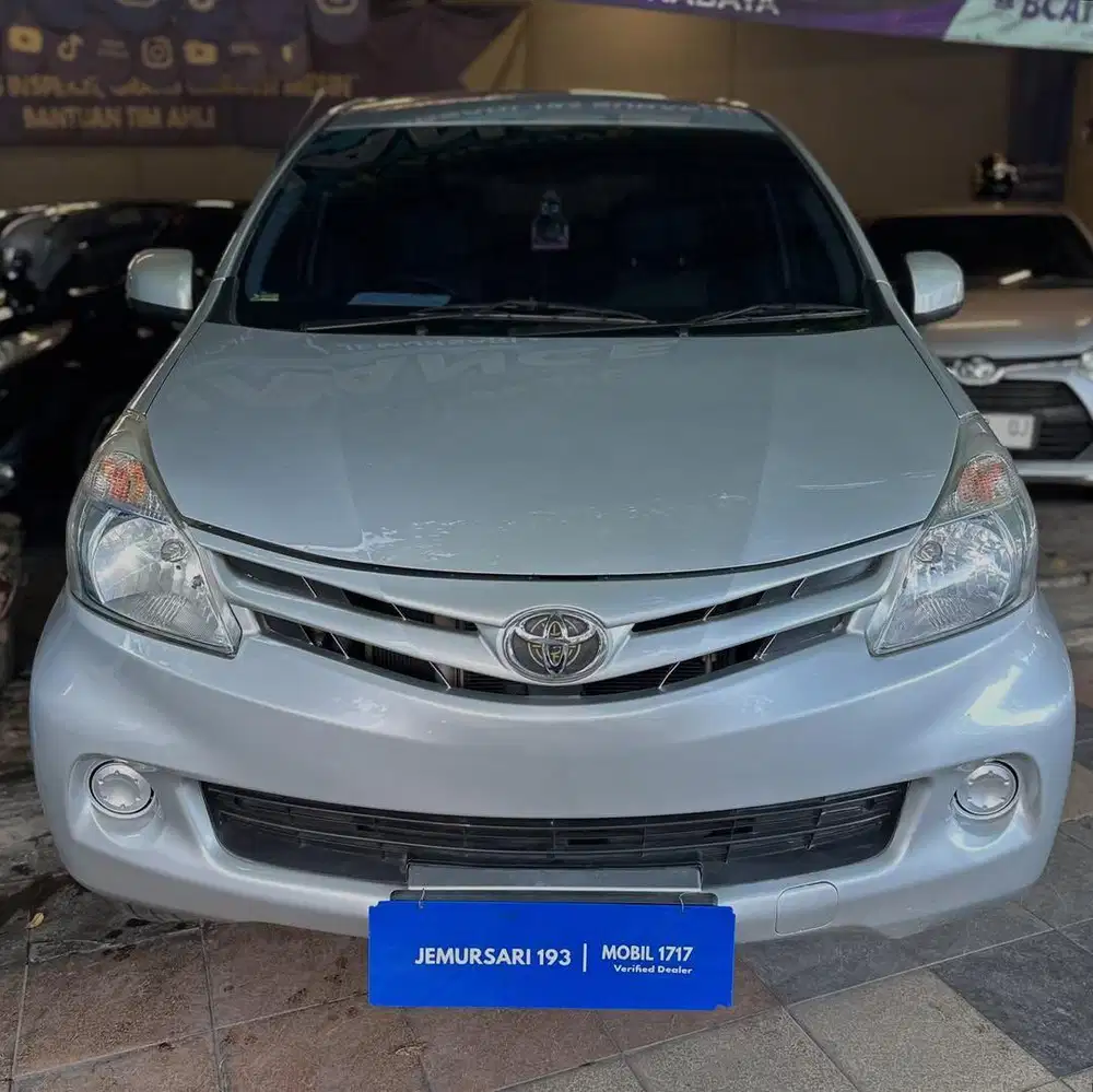 TOYOTA AVANZA E 1.3 AT 2014 SILVER 
JL.RAYA JEMURSARI 193 MOBIL 1717