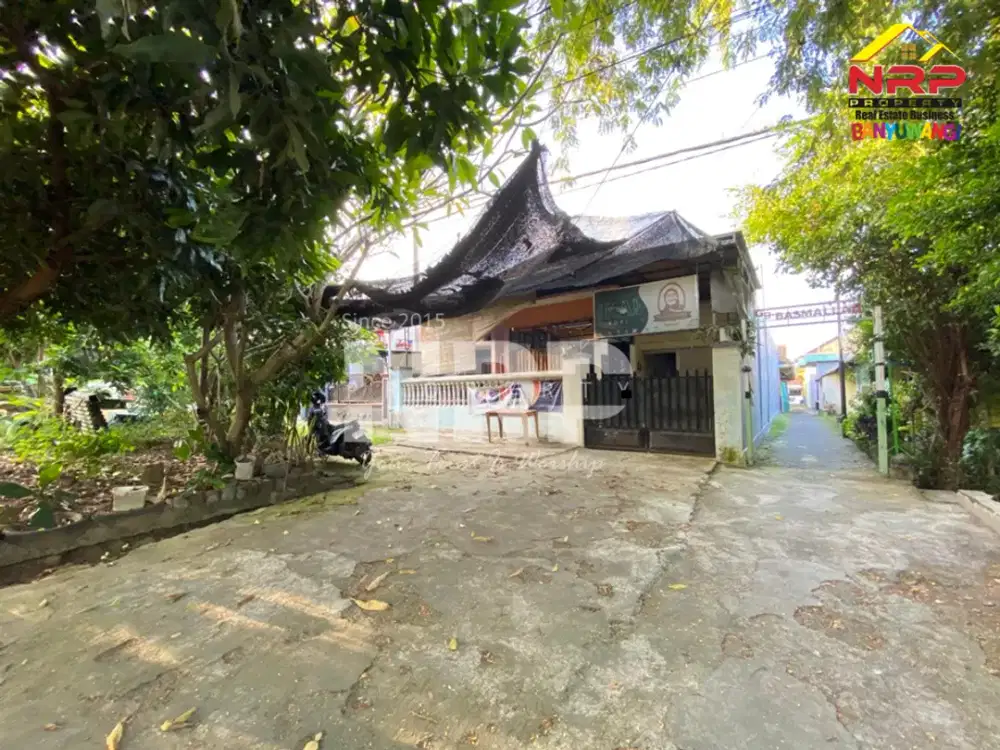Dijual Rumah dengan ruang usaha cafe di Singotrunan - Banyuwangi