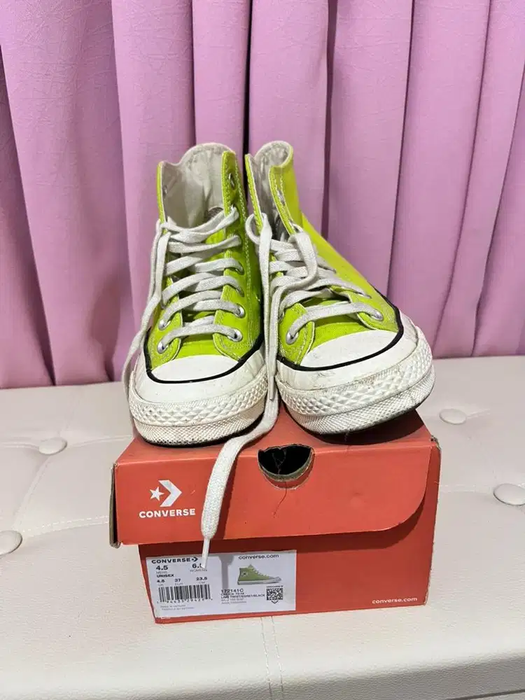 converse light green