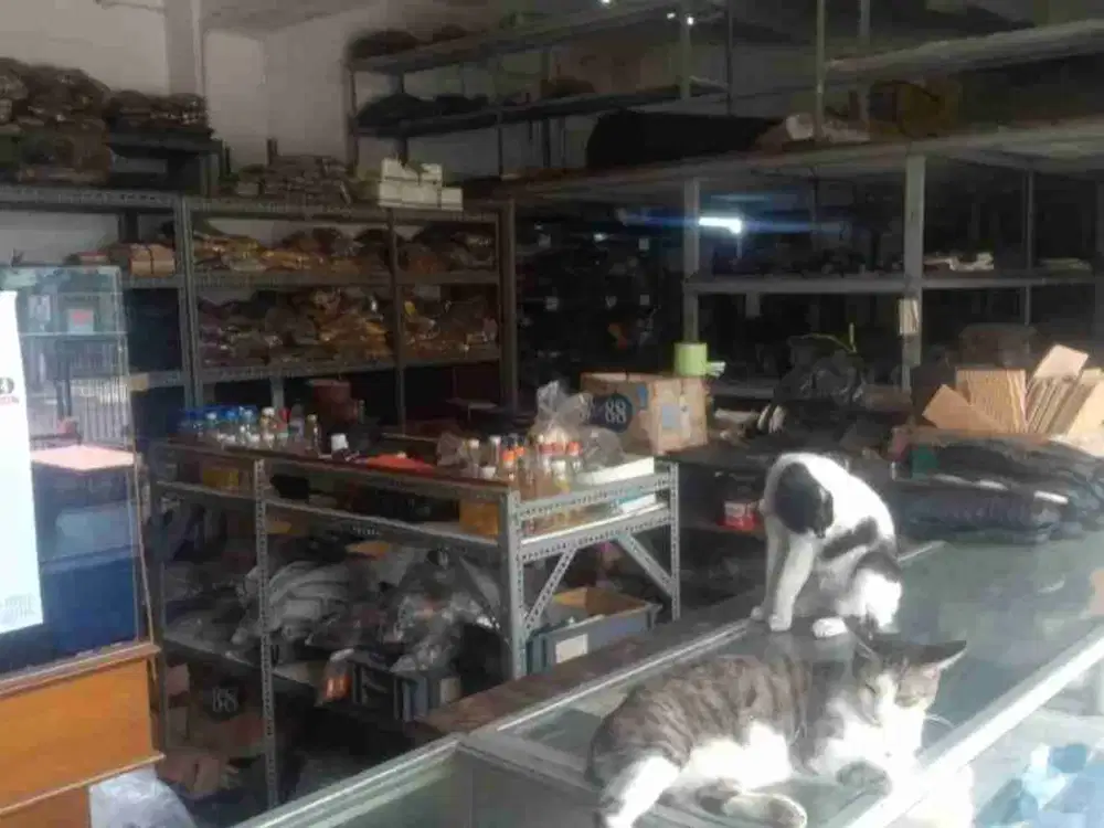 dijual ruko pinggir jalan UK 250 m 3 lt