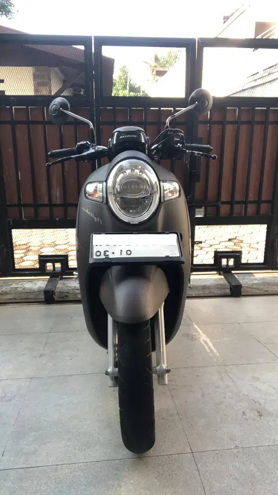 Honda Scoopy 2019 – Abu-Abu (Grey)