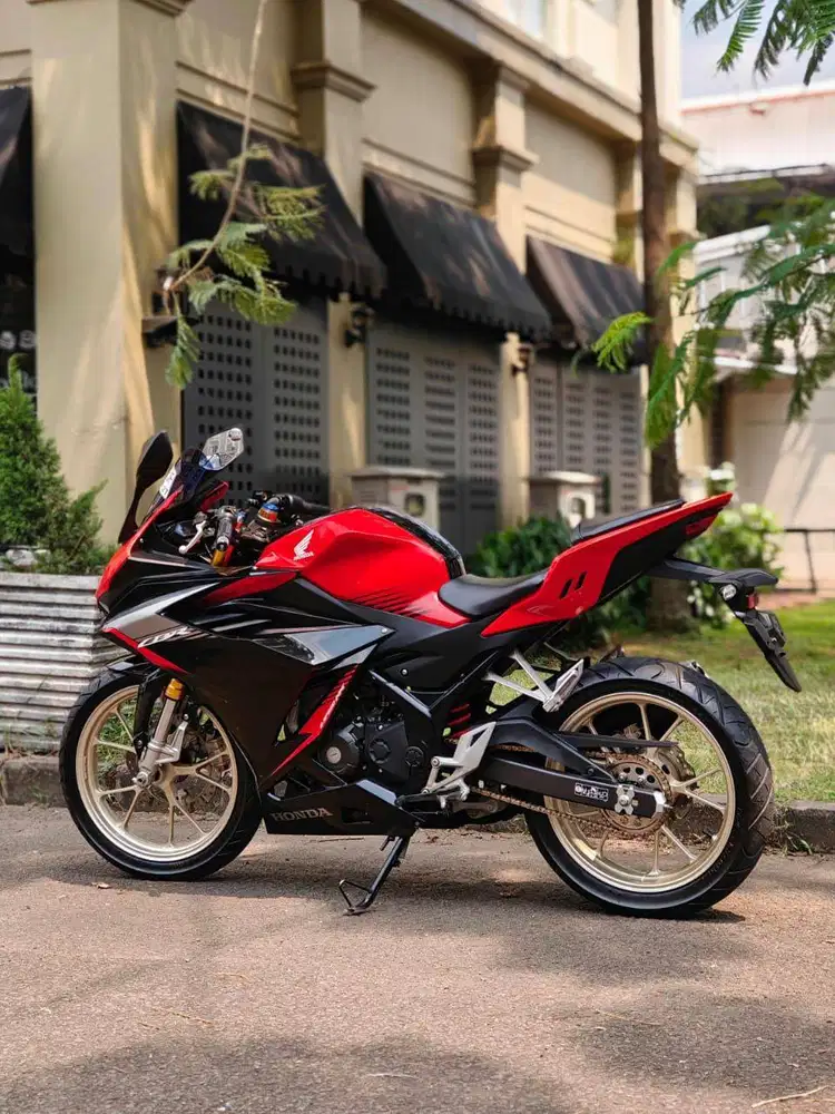 HONDA NEW CBR150R ABS 2022 MERAH BLACK KM LOW PAJAK ON KAYAK BARU