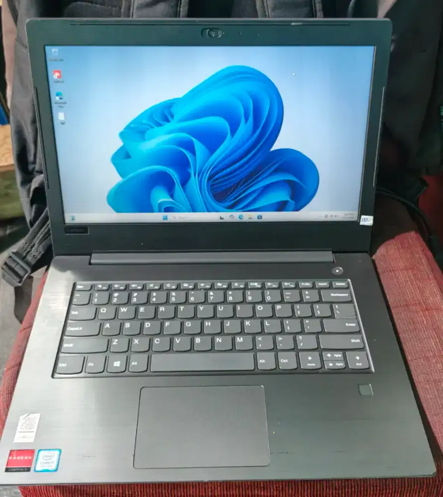 Lenovo V330 I7 gen 8 dual VGA