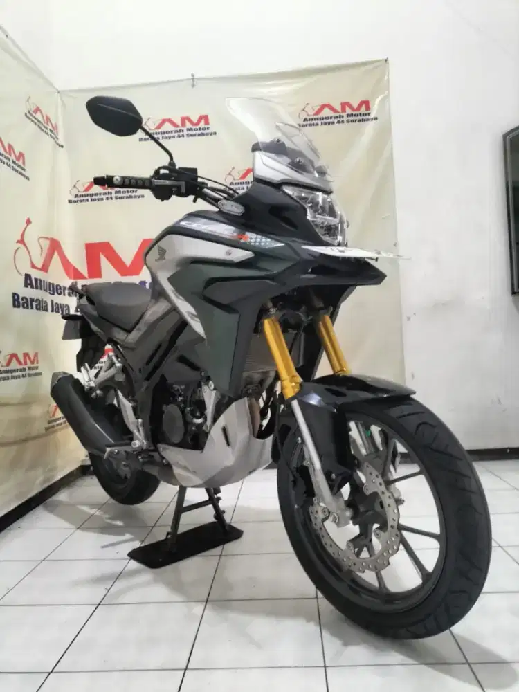 Km 7 Ribu Honda CB 150X warna hijau silver tahun 2022