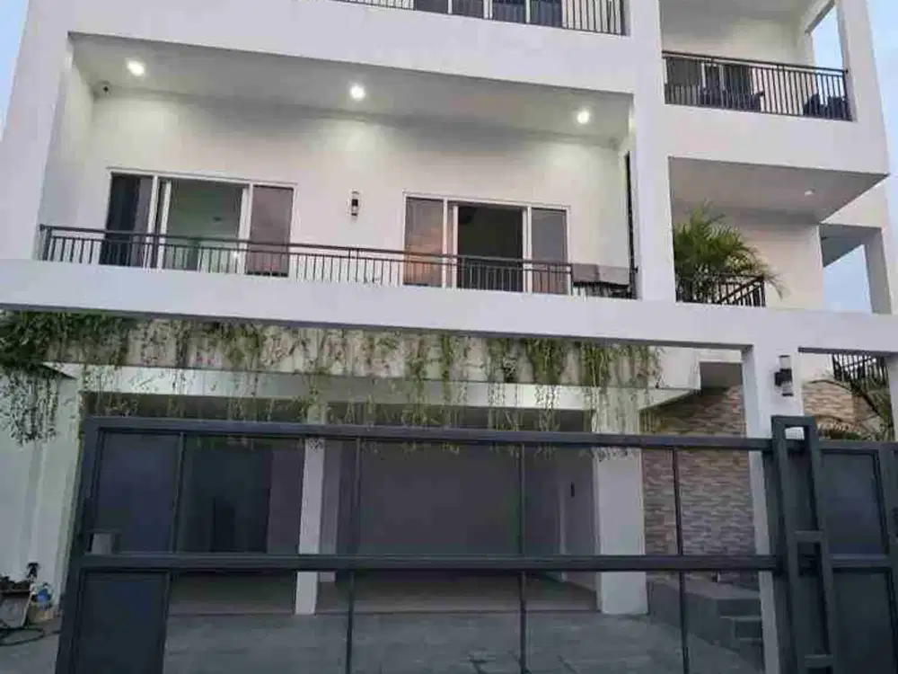 Rumah Hook 3 Lantai di Jual Cepat di Jatibening Baru Pondok Gede Bekasi