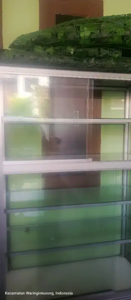 Jual etalase masih bagus