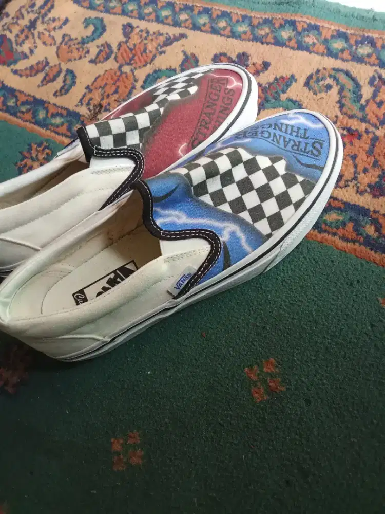 Vans slip on  x stranger things checkerboard black white/blue red