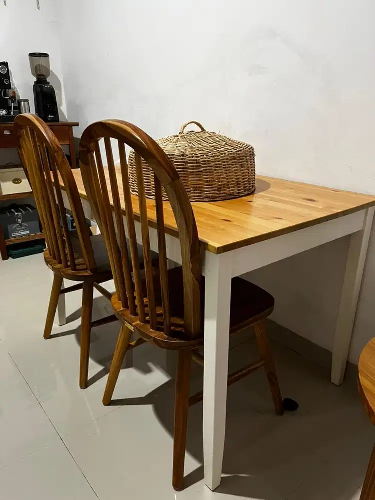 Meja makan IKEA (hanya meja)