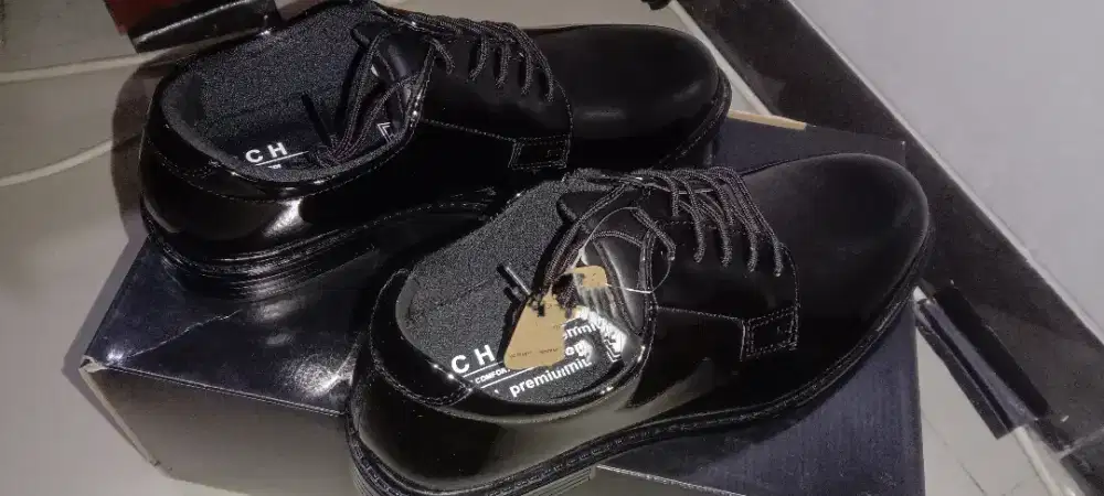 Sepatu pdh jatah no 42