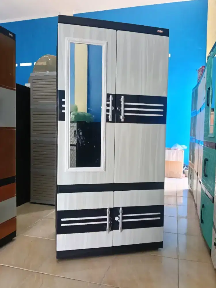 Lemari plastik gantung