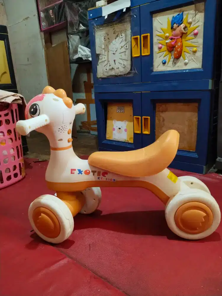 Mainan sepeda anak dorong balance bike