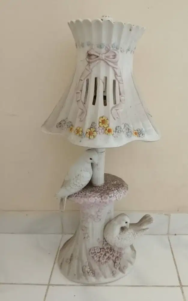 Lampu hias keramik