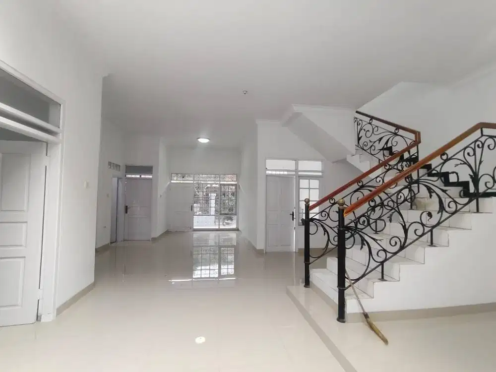 Dijual Rumah Siap Huni Strategis di Taman Kopo Indah TKI 2