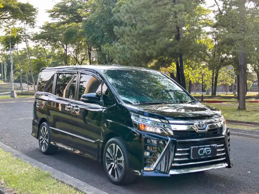 VOXY 2.0 AT 2019/VOXY 2.0 MATIC AUTOMATIC HITAM 2019