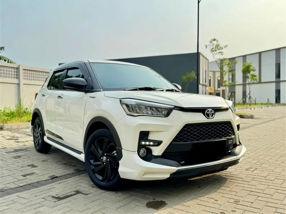 (KM 9 RIBU) Toyota Raize 1.0 Turbo GR SPORT Putih 2025 LIKE NEW