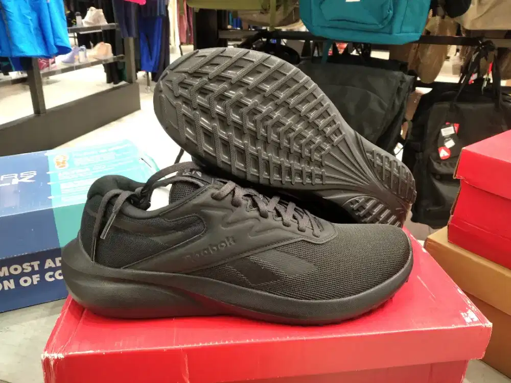 Sepatu hitam Reebok run size 40 dan 41 murah