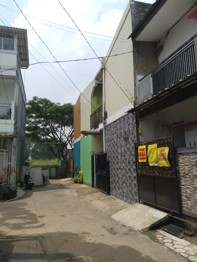 Disewakan 2 warung dekat Unajni dibelakang Minimarket Ayundra