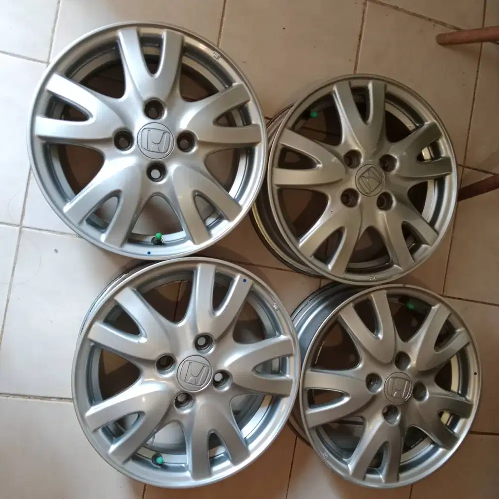 Dijual Velg OEM / Standar Honda Brio Satya seperti baru Ring 14 inch