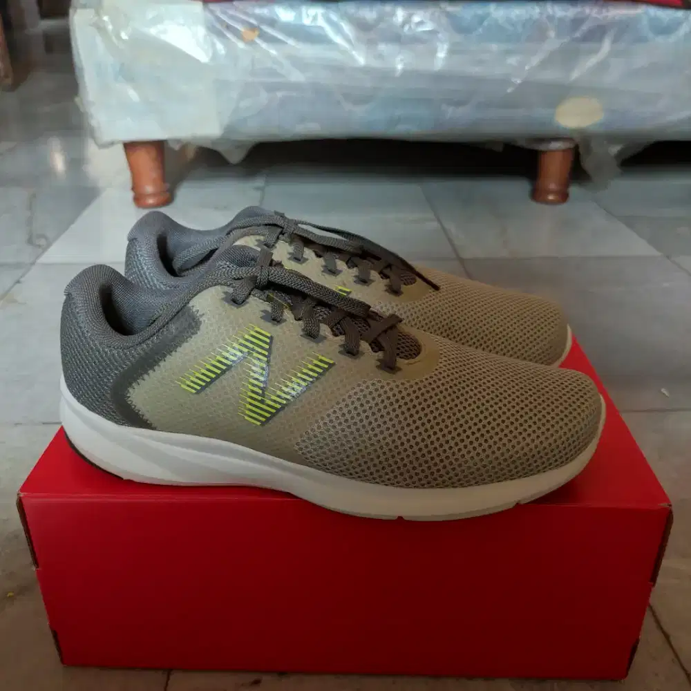 Sepatu Lari Pria/Men's Running Shoes New Balance DRFT v1