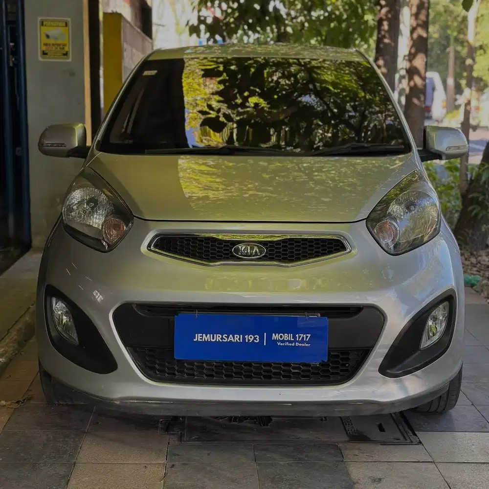 KIA PICANTO SE 1.2 MT 2012 SILVER 
JL.RAYA JEMURSARI 193 MOBIL 1717