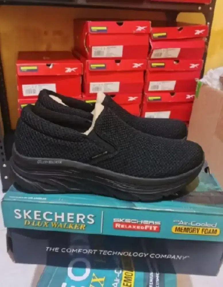 Sepatu hitam skechers sizs 43 murah