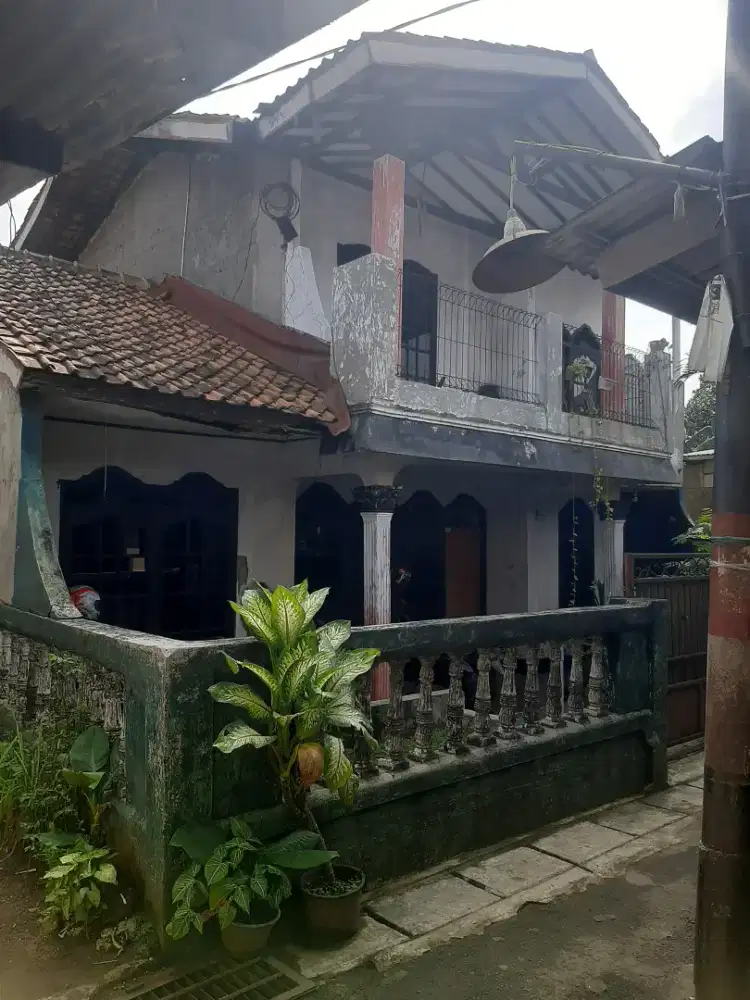 Rumah 2 Lantai yang luas dan nyaman di Cisalak Depok