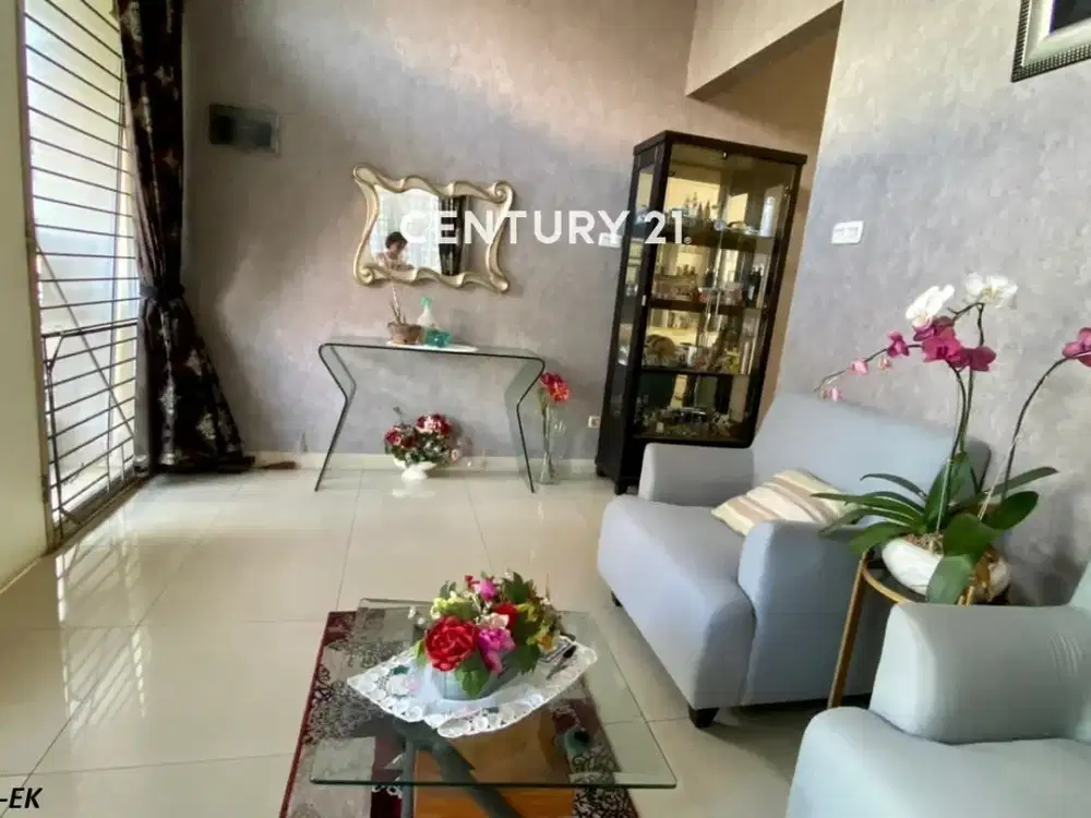 Dijual Rumah Dengan Halaman Belakang Luas Di Kebayoran Heights