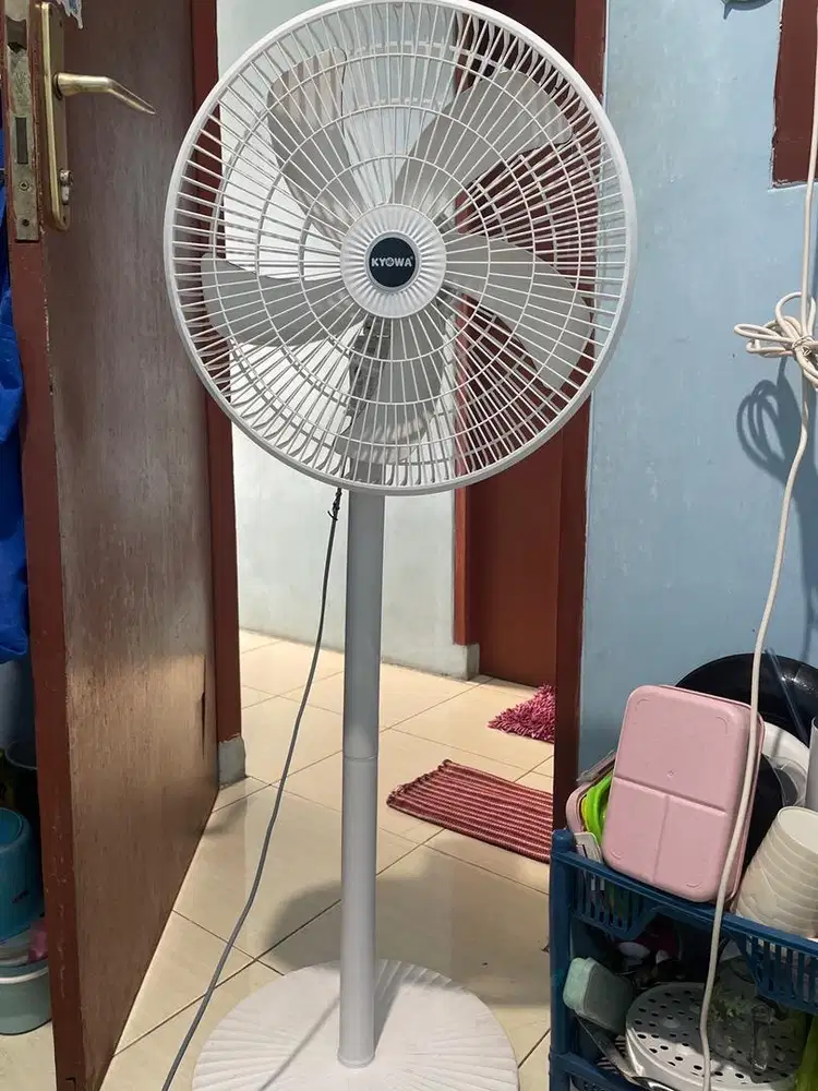 Kipas angin (kyowa) warna putih