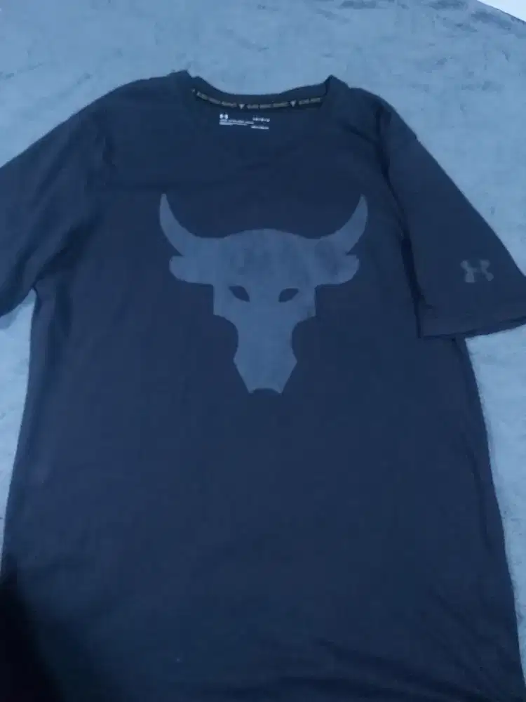 Under Armour Project World,Warna Biru Navy pekat,mulus,size L.
