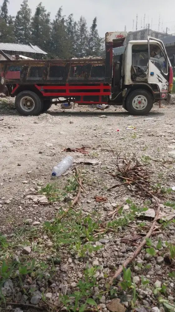 Buang puing sampah peroyek