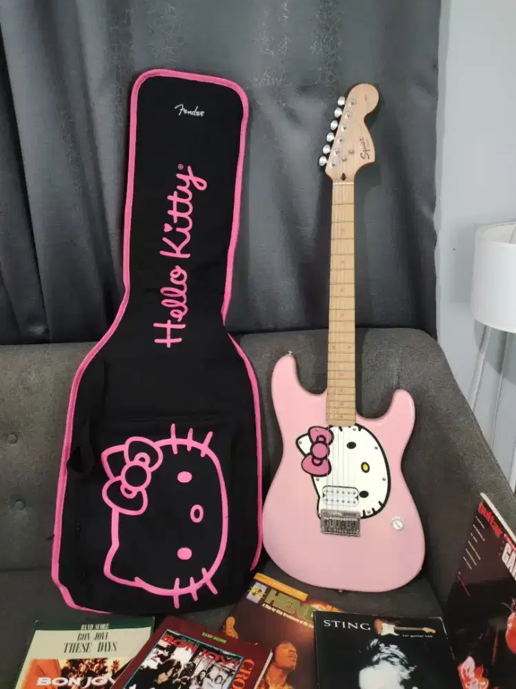 Squier Hello Kitty (Collector item) by fender bukan gibson musicman