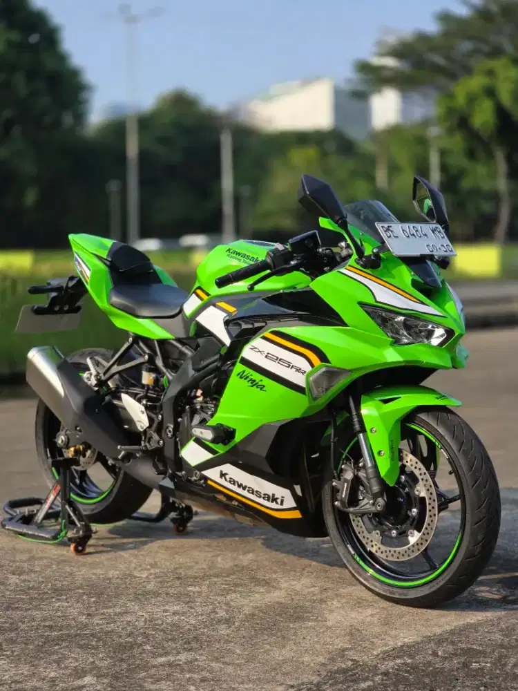Kawasaki ZX25RR ABS KM 400 Perak