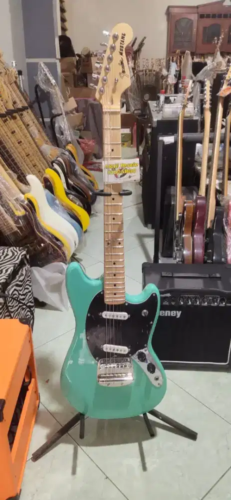 Gitar model Mustang green glossy