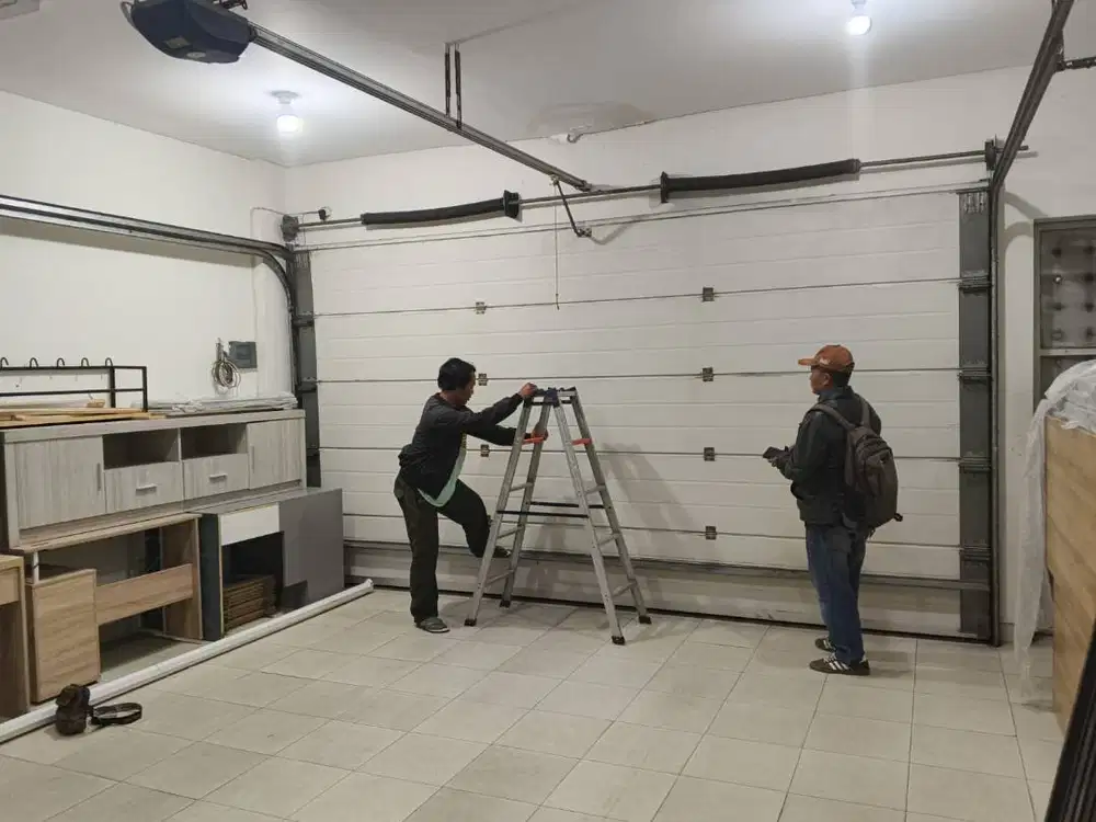 Ahli pasang sectional door / pintu garasi buka atas otomatis