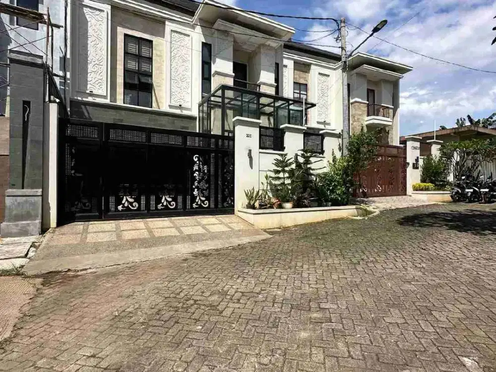 MODERN TROPICAL HOUSE DI LEBAK BULUS