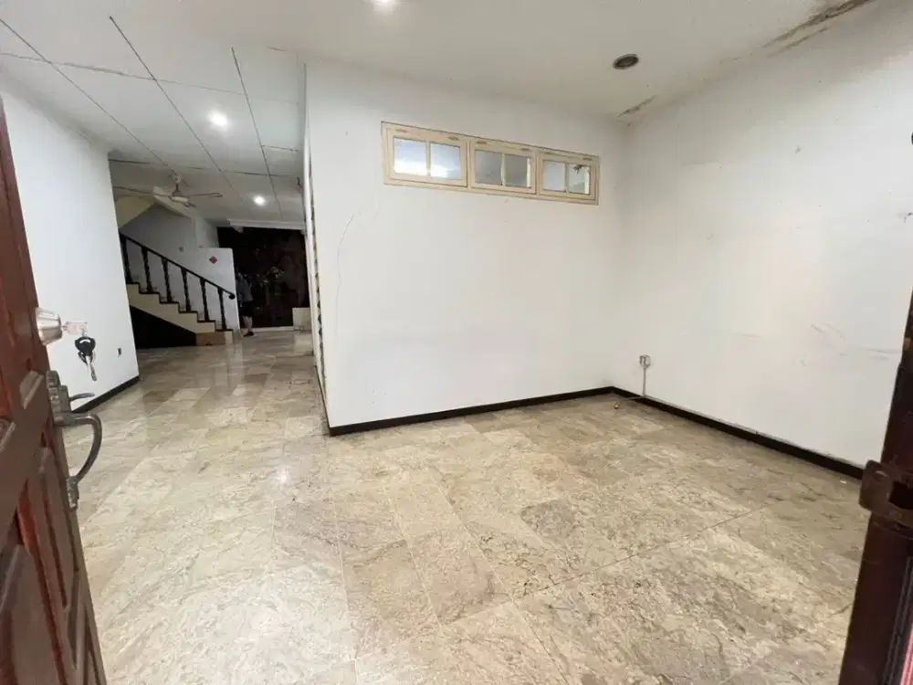 Disewakan Rumah 2 Lantai di Tanjung Duren Jakarta Barat