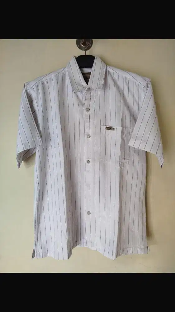 kemeja lengan pendek