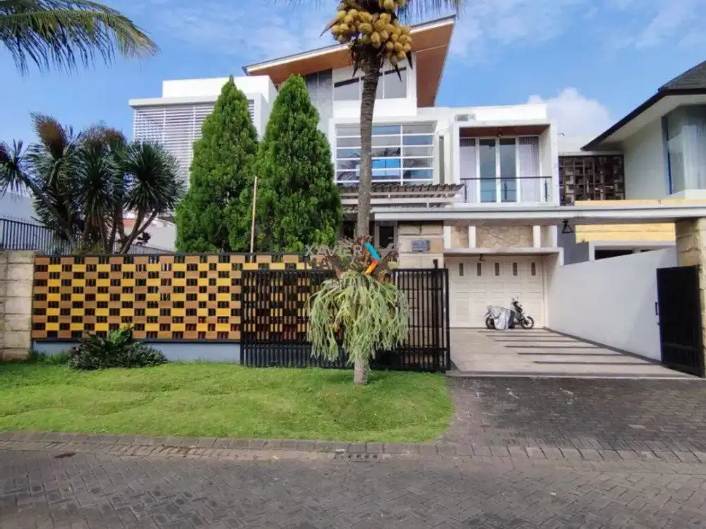 Dijual Rumah Mewah 2Lt Full Furnish Dg Private Pool Ada Minibar Siap Huni Keamanan 24 Jam Akses Mudah ke Pusat Kota dan Bandara di Araya Golf